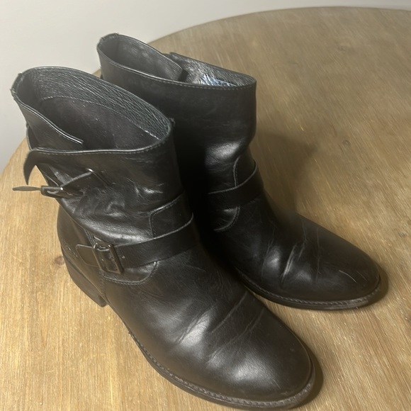 UGG Fletcher Black Leather Water-resistant Buckle Ankle Boots Women size 7 - Picture 7 of 16